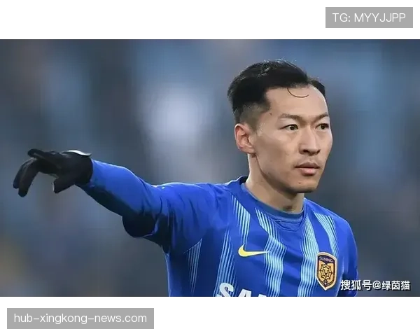吴曦的技术特点解析：攻守平衡下的跑动覆盖能力与中场组织调度机制